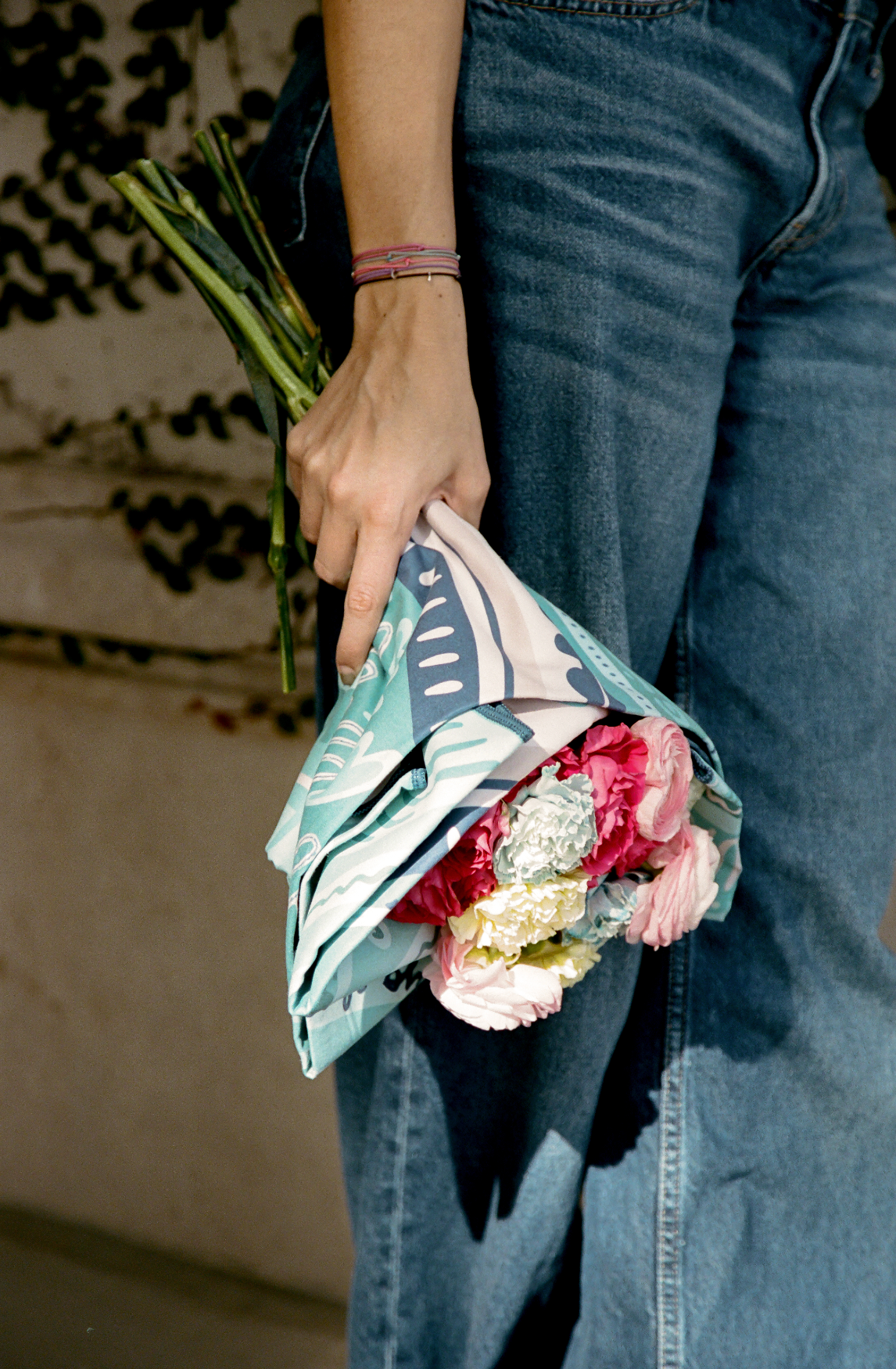 Poppy x ByKellylu - Flower Bouquet with Microfiber Beach Towel