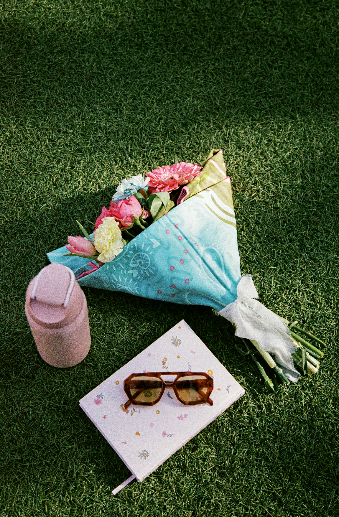 Poppy x ByKellylu - Flower Bouquet with Microfiber Beach Towel